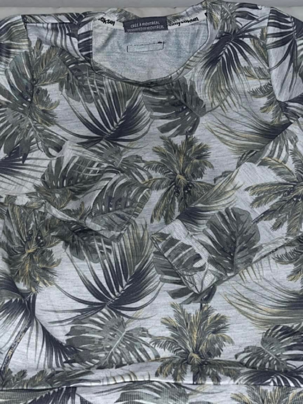 Romy & Aksel Gray Leaf Print Tee new value 35$